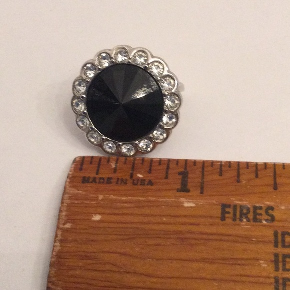 Vintage Trifari Clip earrings black and rhinestone - Picture 5 of 5